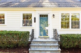 8 Deerwood Ct in Norwalk, CT - Building Photo - Building Photo