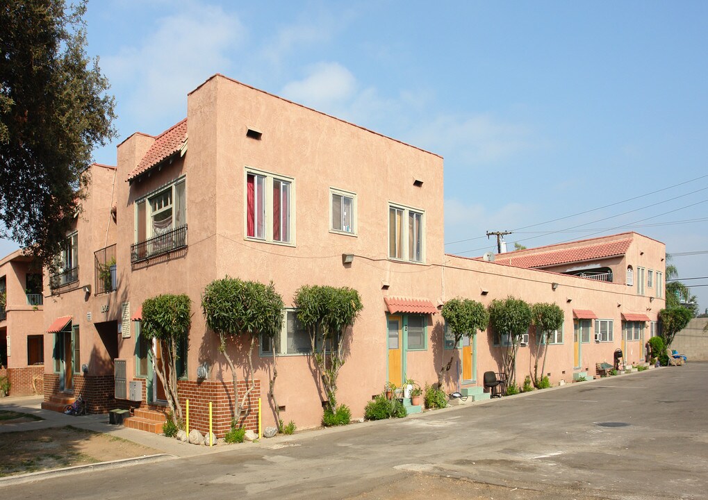 1205 N Stafford St in Santa Ana, CA - Building Photo