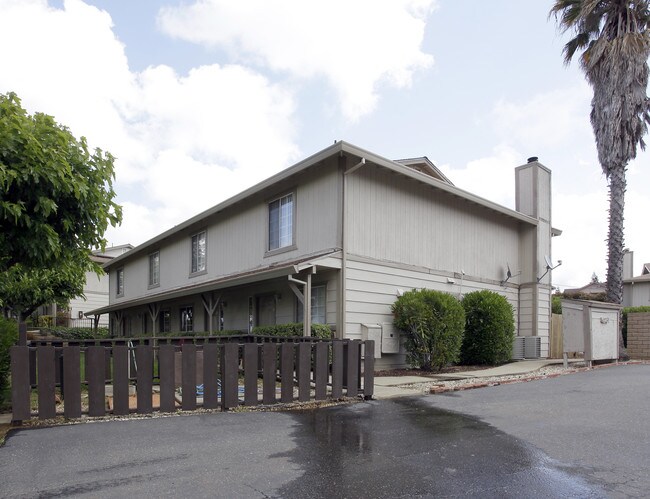 Golden Terrace Apartments in Cameron Park, CA - Building Photo - Building Photo