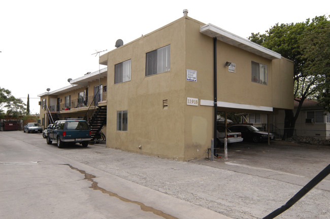 Hart Street Apartments in North Hollywood, CA - Building Photo - Building Photo