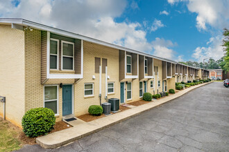 Pembrook Apartments in Columbus, GA - Building Photo - Building Photo