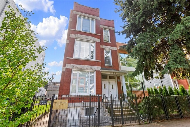 property at 1905 W Huron St