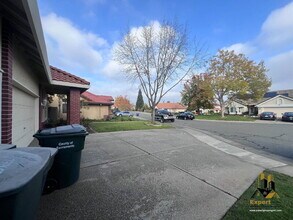 8204 Eversley Ct in Sacramento, CA - Building Photo - Building Photo