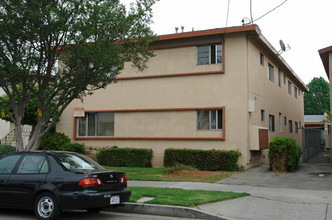 7408 Canby Ave in Reseda, CA - Building Photo - Building Photo