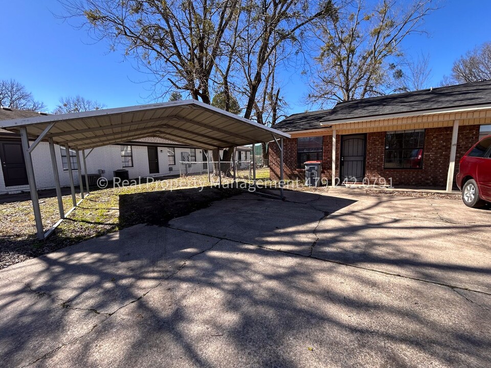 203 S Boone St in Lavaca, AR - Building Photo