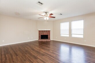 2316 Graystone Dr in Rockwall, TX - Foto de edificio - Building Photo