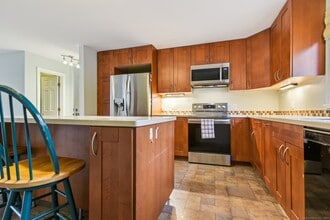 138 Mistuxet Ave in Stonington, CT - Building Photo - Building Photo