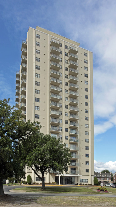 The Crawford in Portsmouth, VA - Building Photo