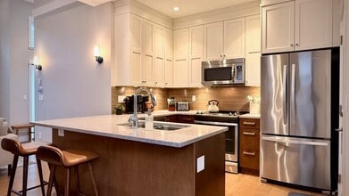 2430 Henry Av in Sidney, BC - Building Photo - Building Photo