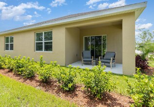 443 Seafoam Cir in Fort Pierce, FL - Building Photo - Building Photo