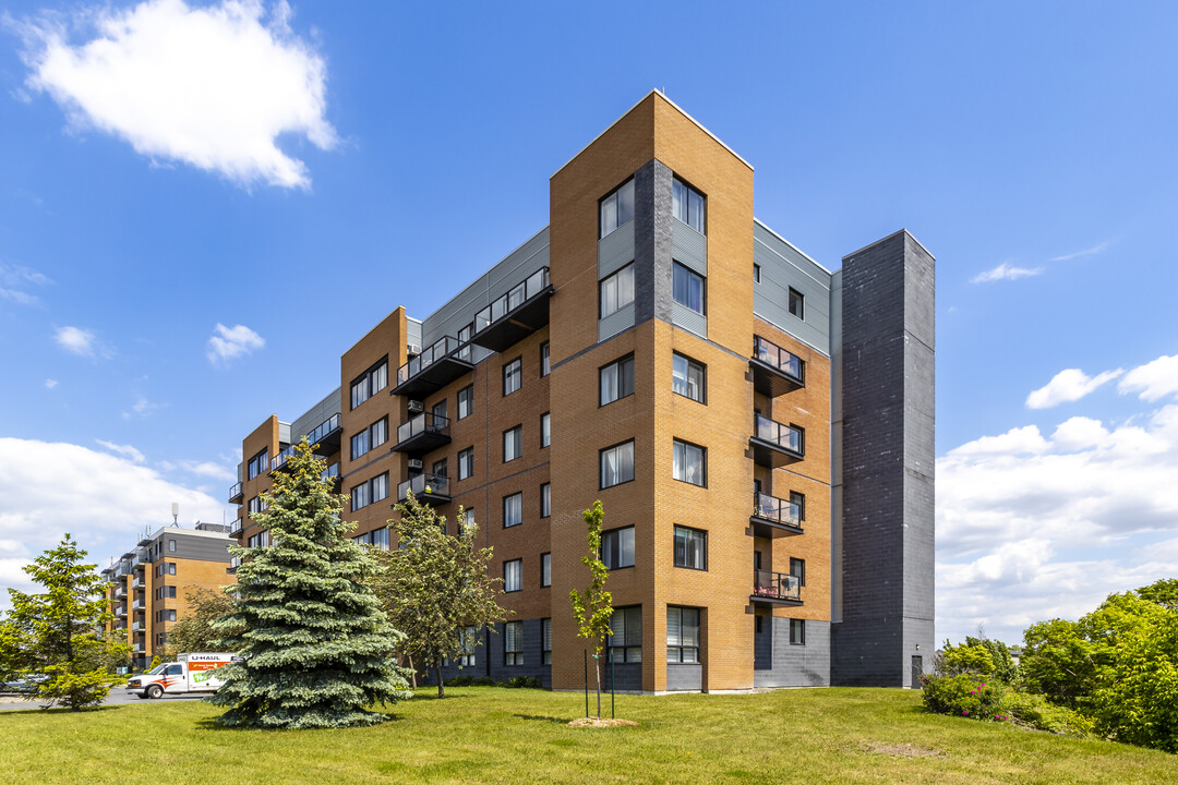 Le Christophe in Brossard, QC - Building Photo