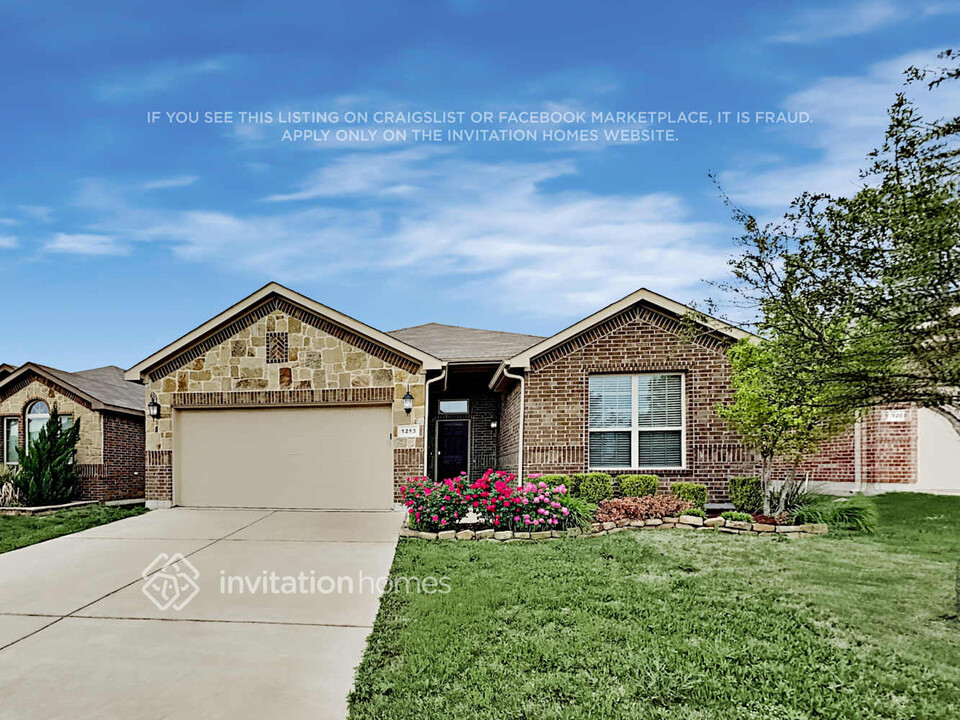 1213 Glen Ct in Weatherford, TX - Building Photo