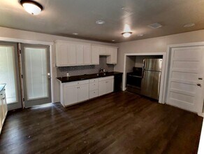 2425 8th Ave in Port Arthur, TX - Foto de edificio - Building Photo