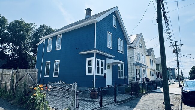 674 Ogden St in Bridgeport, CT - Building Photo - Building Photo