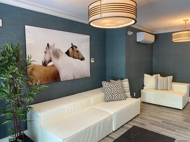 77 Van Dam St, Unit Unit 201 in Saratoga Springs, NY - Building Photo - Building Photo