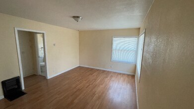 1945 E 28th St in Oakland, CA - Building Photo - Building Photo