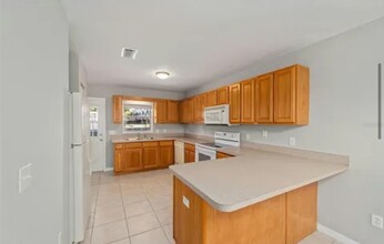 3630 NE 8th Pl, Unit 304 in Ocala, FL - Building Photo - Building Photo