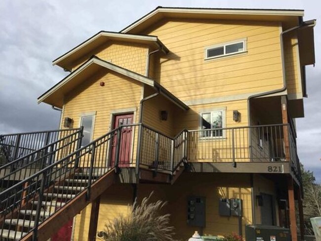821 Blueberry Ln in Bellingham, WA - Foto de edificio - Building Photo