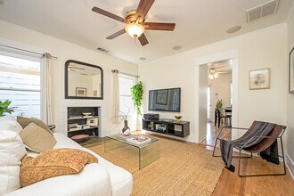 2213 Arizona Ave in Santa Monica, CA - Building Photo - Building Photo
