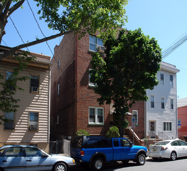 25 Nichols St in Newark, NJ - Foto de edificio - Building Photo