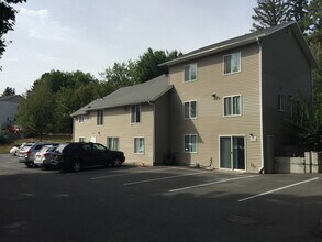 1235 NE Lybecker Rd, Unit C in Pullman, WA - Foto de edificio - Building Photo