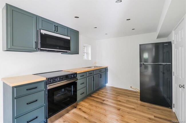 9 Dubois St-Unit -B in Kingston, NY - Building Photo - Building Photo