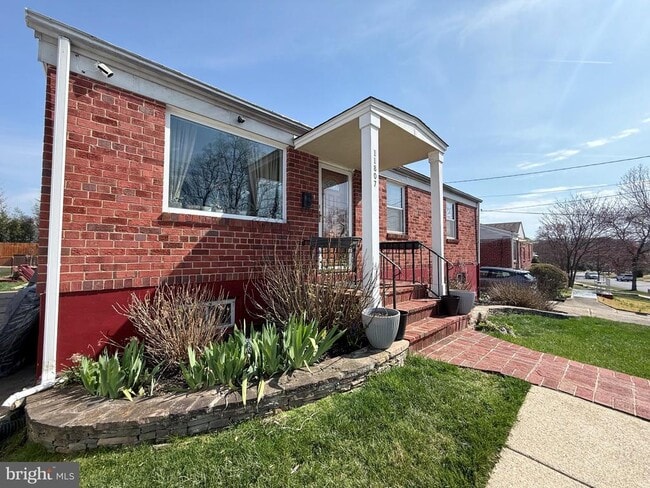 11807 Rocking Horse Rd in Rockville, MD - Building Photo - Building Photo