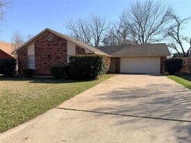 1620 May St in Denton, TX - Building Photo