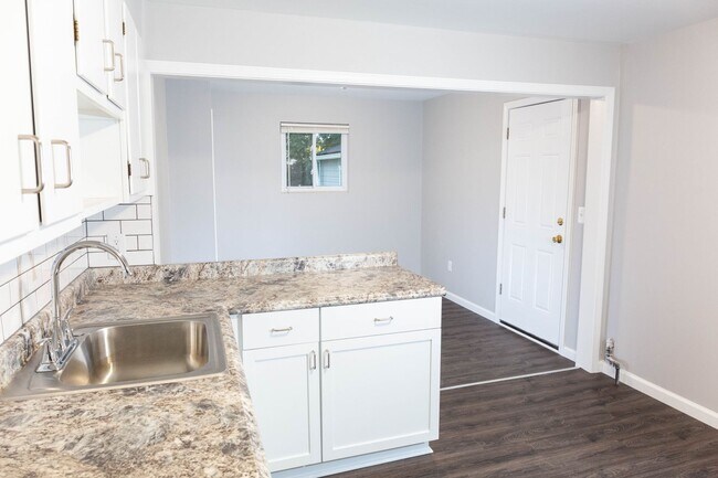 13643 Harold Ave in Warren, MI - Building Photo - Building Photo