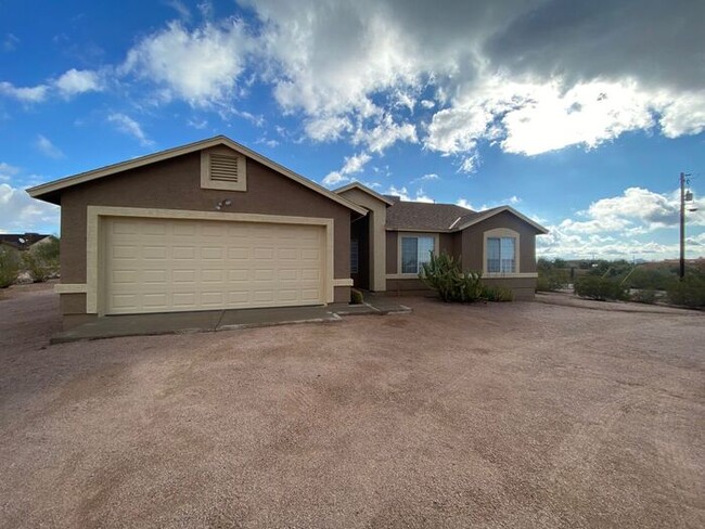 property at 1625 N Acacia Rd