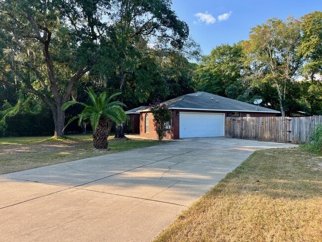 3102 Lynn Dr in Navarre, FL - Building Photo - Building Photo