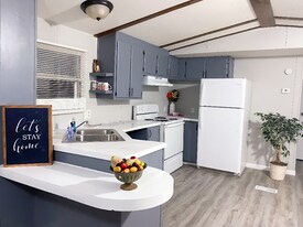 777 E Yerby St in Marshall, MO - Building Photo