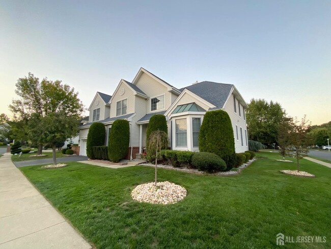 2 Hampshire Pl in Monroe Township, NJ - Building Photo - Building Photo