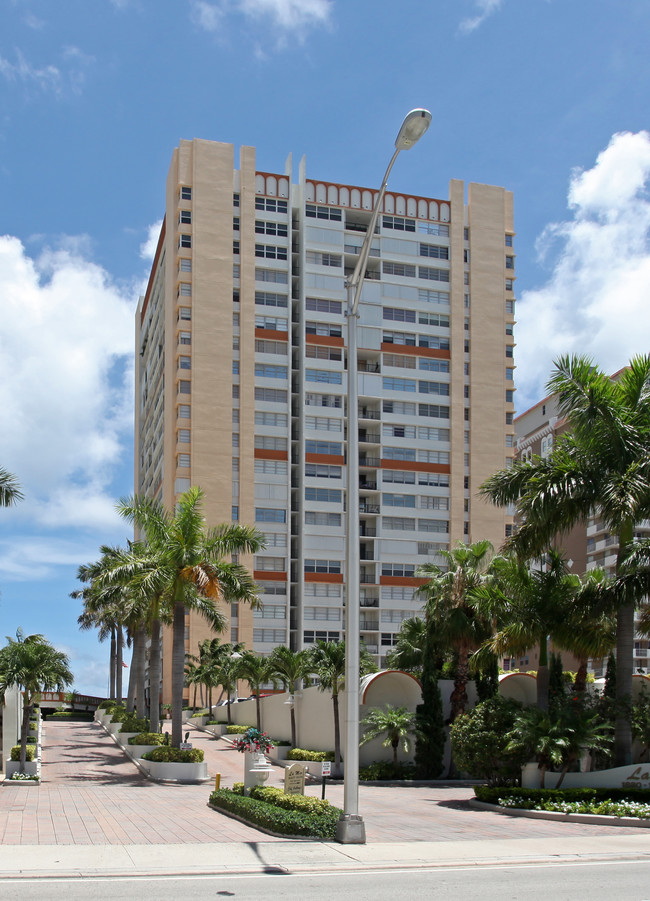 La Mer in Hallandale Beach, FL - Building Photo - Building Photo