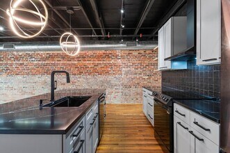 330 W Lamar St, Unit 202 in Sherman, TX - Building Photo - Building Photo