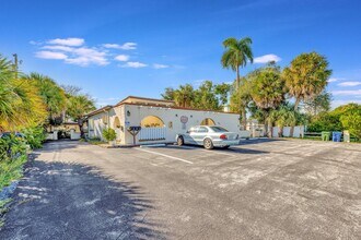 2731 NE 1st Terrace in Wilton Manors, FL - Building Photo - Building Photo