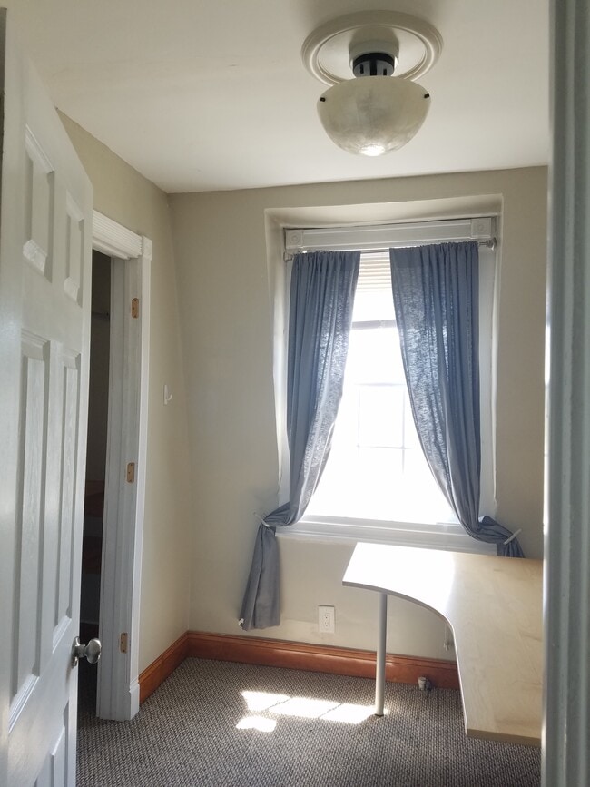 977 Whalley Ave, Unit Unit3 in New Haven, CT - Building Photo - Building Photo