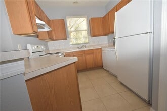 11048 Black Swan Ct in Seffner, FL - Building Photo - Building Photo