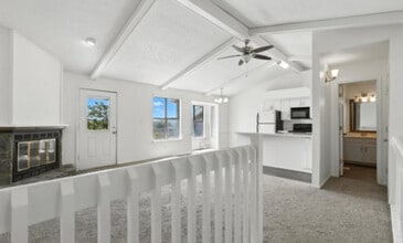 Westwind Manor in Runaway Bay, TX - Foto de edificio - Building Photo