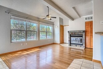 8327 S Upham Way in Littleton, CO - Building Photo - Building Photo