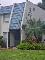 4360 Fountains Dr in Greenacres, FL - Building Photo