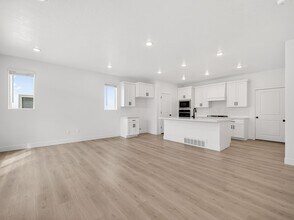 21 S Lunar Wy in Mapleton, UT - Building Photo - Building Photo