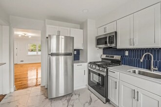 500 Adams Ln in North Brunswick, NJ - Building Photo - Building Photo