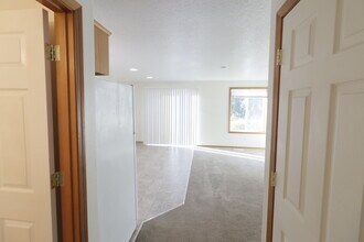 2143 Dorsey Dr in Hubbard, OR - Building Photo - Building Photo