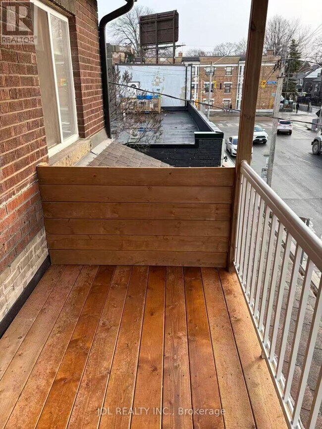 5 Sorauren Ave in Toronto, ON - Building Photo - Building Photo