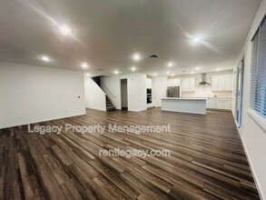 3760 Oyster Pt Wy in Sacramento, CA - Building Photo - Building Photo