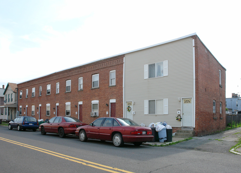 114-124 Paine St in Green Island, NY - Foto de edificio