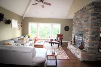 2253 Maple Ave N in Sooke, BC - Building Photo - Building Photo