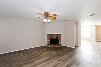 9404 Glen Falls Ln in Denton, TX - Building Photo - Building Photo