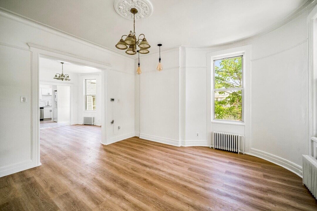32 Claremont Ave in Jersey City, NJ - Building Photo